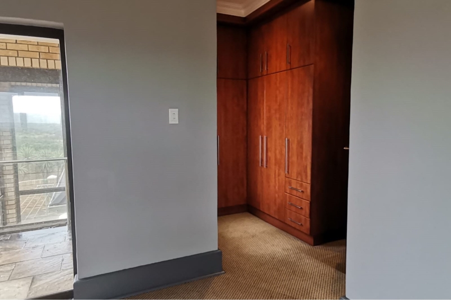 5 Bedroom Property for Sale in Bluewater Bay Eastern Cape